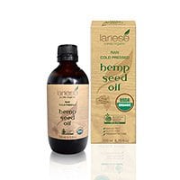 ヘンプシード（麻の実）から低温圧搾法により抽出。オイル1kgを採るためには4kgの種（約5万4000粒）が必要！　そんな貴重なローヘンプシードオイル大さじ1杯（15ml）には、1日に必要なオメガ3、6、9とガンマ・リノレン酸の94％が含まれている。200ml／3500円
 