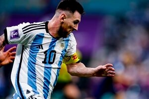 天才メッシを「陰気な小男」扱い…宿敵ブラジルの“嫌悪と畏敬”「ネイマールは足元にも及ばない」「最大の欠点はアルゼンチン人なこと」