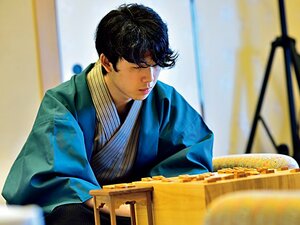 <最年少二冠の輝き>藤井聡太 天翔ける18歳。