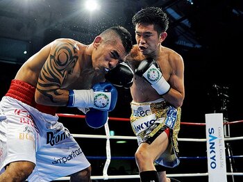 再起戦で株を上げた井岡。三つ巴戦は実現するか。~打倒ロマゴン、井上との夢対決~<Number Web> photograph by BOXING BEAT