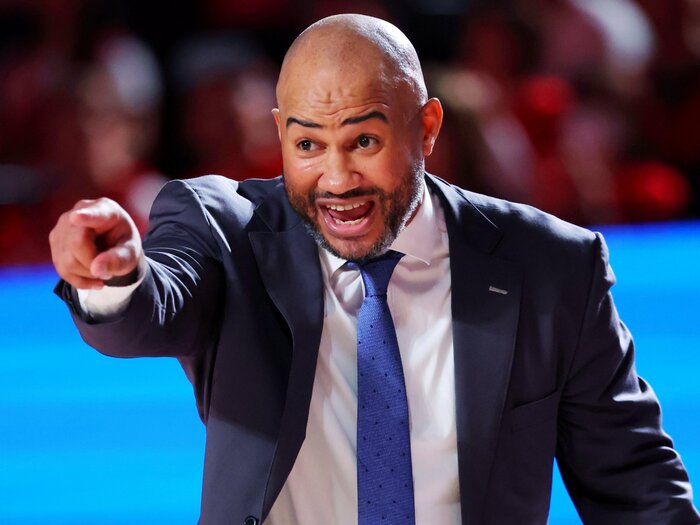 「ケビンのパッションを引き継いで…」Bリーグでプレーオフ決勝進出…宇都宮ブレックス躍進の陰に“46歳で急逝”ヘッドコーチの存在アリ＜Number Web＞ photograph by (L)JIJI PRESS、(R)Yusuke Mimura