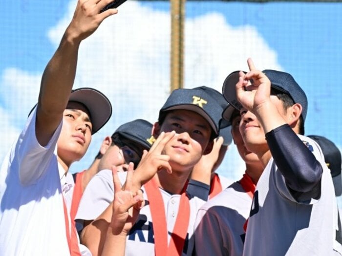 高校野球の“スマホ禁止・暴力”に慶応の選手がズバリ「判断の機会を奪っている」現地記者が“はじめて聞いた”発言録…いま思う慶応野球の真実<Number Web> photograph by Naoya Sanuki