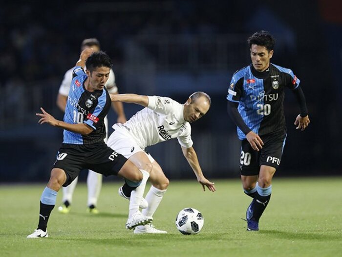 見せてもらおうか、J1王者の技を。イニエスタを牛耳った川崎の連動。＜Number Web＞ photograph by J.LEAGUE