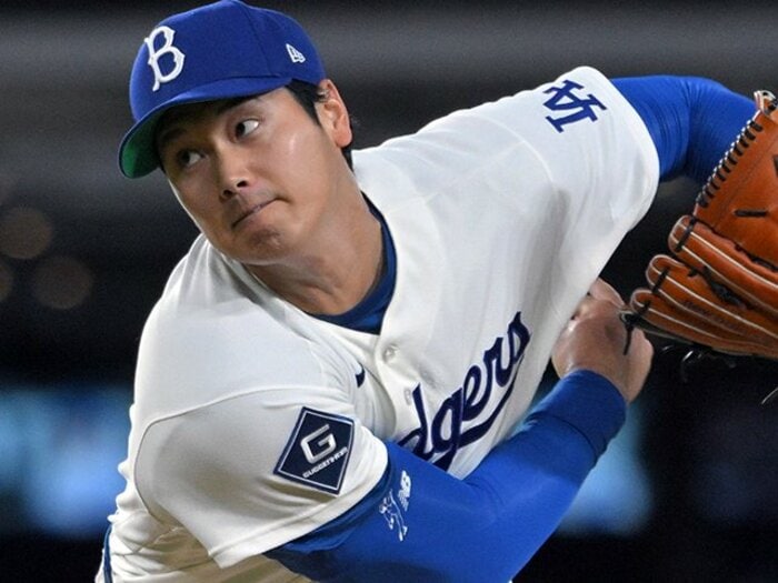 「死球の痛みはあると思うが」大谷翔平の状態をロバーツ監督が語った翌日…「打順に名前がない」ドジャース初“投手専念”テレビに映らない裏側＜Number Web＞ photograph by JIJI PRESS