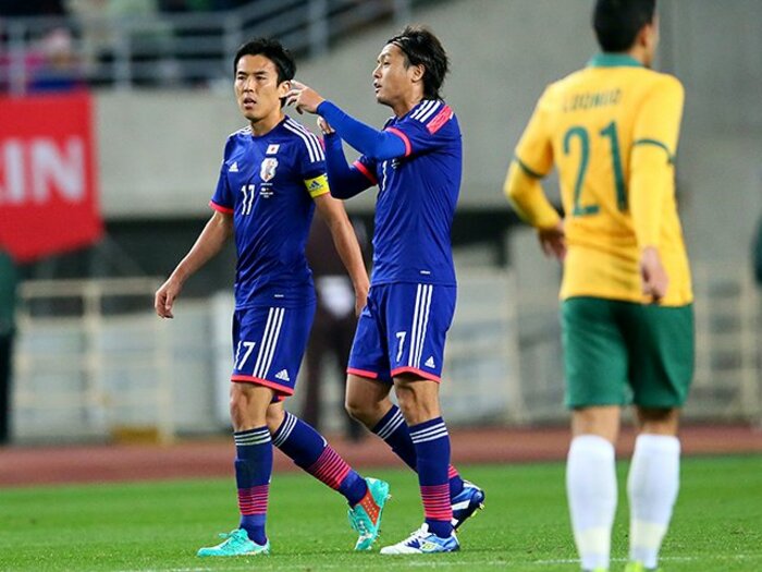 アンカーとインサイドハーフ。遠藤と長谷部が語る、その役割とは？＜Number Web＞ photograph by AFLO