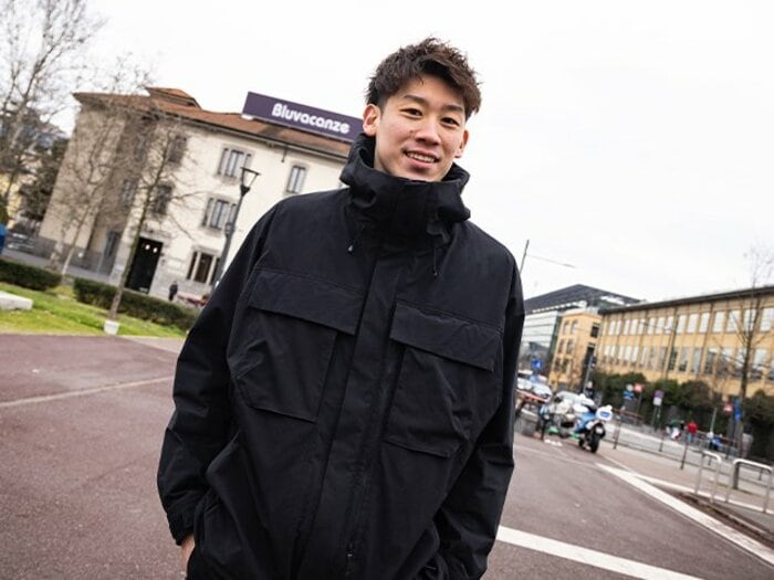 「デカっ！」石川祐希が2mのフランス代表より大きく見えるのはなぜ？ 初公開イタリア自炊生活「トマト、食べられるようになっちゃったんですよ」＜Number Web＞ photograph by Takahisa Hirano