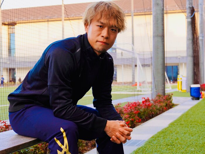 「前十字靭帯が50％も断裂している…」30歳で重傷を負ったJリーガーが下した「大事な膝にメスを入れない」という決断…なぜ、完治できたのか？＜Number Web＞ photograph by Atsushi Iio