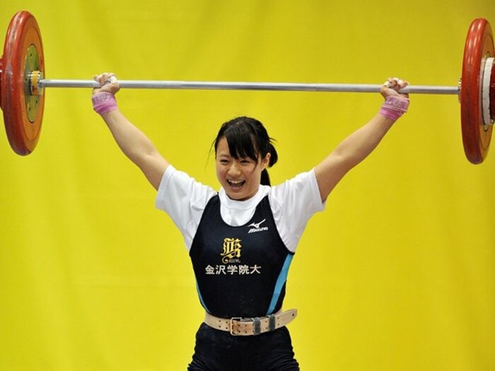 重量挙げ五輪代表に2人の女子大生。エース三宅を刺激する八木と水落。<Number Web> photograph by Hiroomi Tomura/AFLO