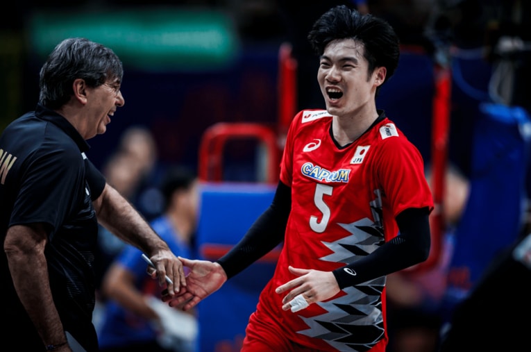 フィリップ・ブラン、大塚達宣（VNLセルビア戦）©︎Volleyball World