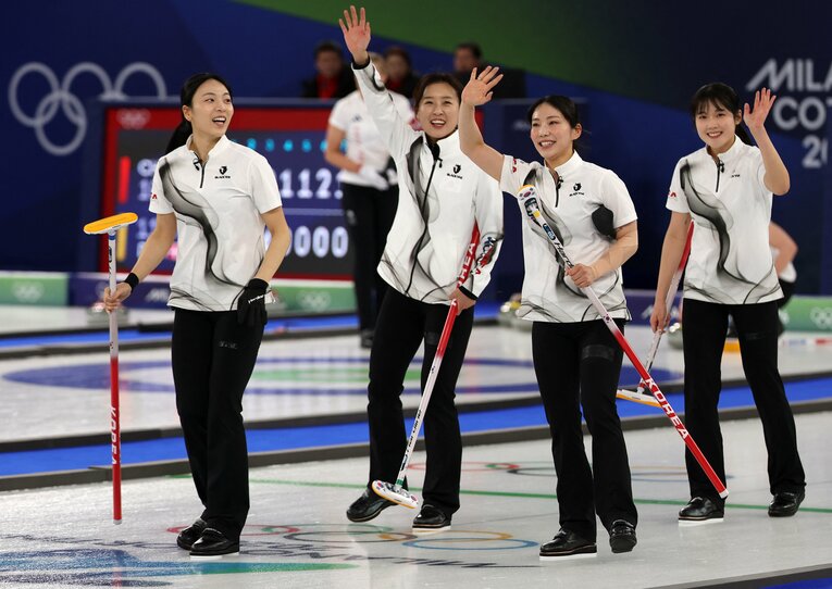 予選ラウンド3位タイにつけ、準決勝進出に望みを残す韓国代表　©︎Reuters/AFLO