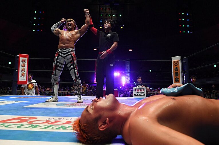 オカダとの戦いの構図には既視感が伴うが……スイッチブレイドがもたらす新しい展開に、棚橋はどう応える？ ／ photograph by Essei Hara