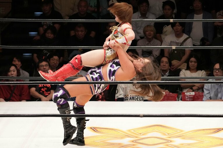 ボジラの投げっぱなしジャーマン　©Masashi Hara