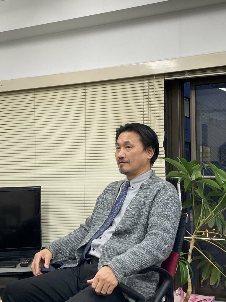 インタビューに応える加藤哲郎氏