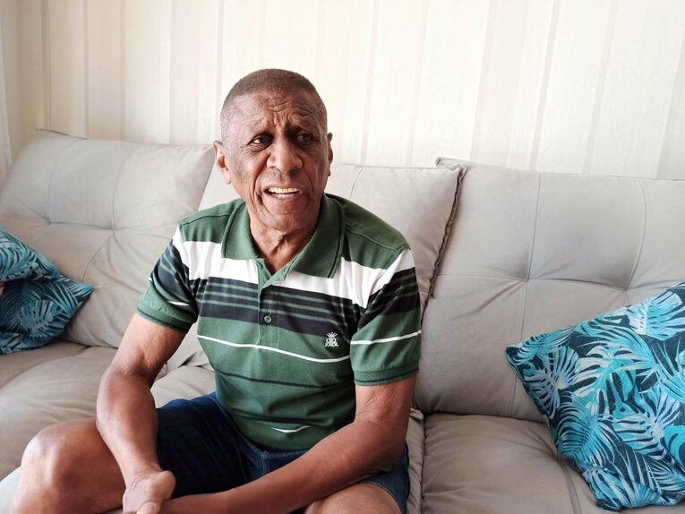 『オールドルーキー』顔負けのドラマ性… “ブラジルで運営クラブが2年連続昇格”三都主アレサンドロの引退後がスゴい〈両親・妻に直撃〉(74)