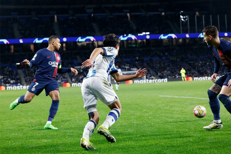 久保建英22歳が“3つ上の怪物”エムバペに屈し、親友イ・ガンインとハグ「信じてくれる限り…」初CL終幕も、撮影カメラマンは希望を見た(15)