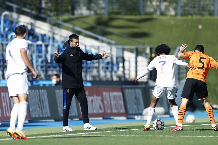 レアルの18歳日本人・中井卓大が「写真撮ってよー！」 無邪気さと表裏一体な《CLを含めた超シビアな競争》の舞台ウラ(7)