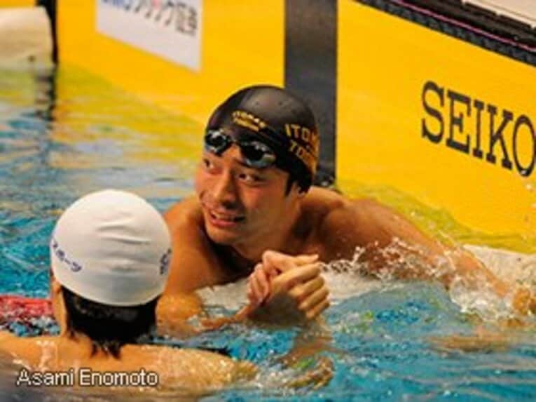 RYOSUKE IRIE
1990年1月24日、大阪府生まれ。中学時代から本格的に背泳ぎを始め、高校から頭角を現すと18歳で北京五輪に初出場。世界水泳では'09年に200mで銀、'11年には100mで銅、200mで銀と合計3つのメダルを獲得している。好きなミュージシャンはEXILE。178cm、64kg。