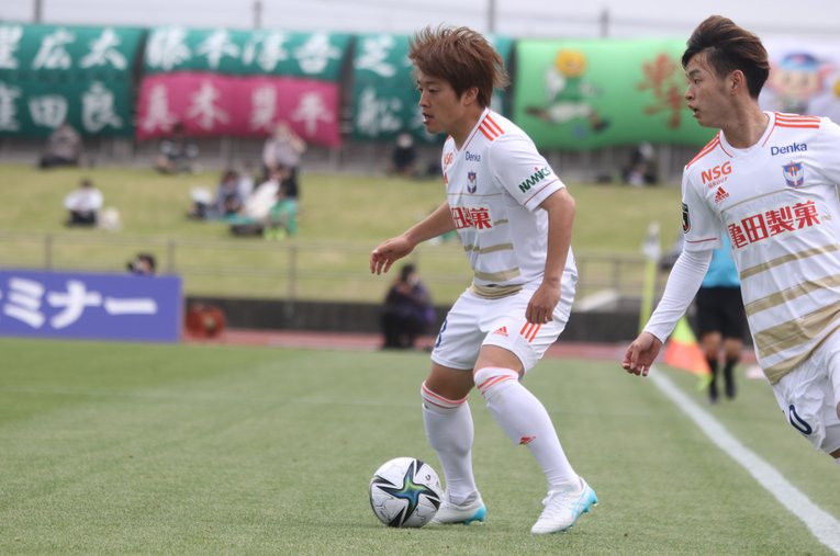 攻撃の軸を担う高木（左）と本間　©Takahito Ando