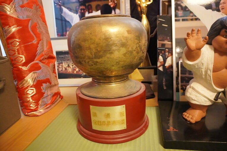 自宅に飾られたトロフィー