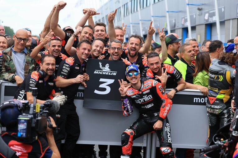 オランダGPで移籍後初の3位表彰台を獲得したビニャーレス　photograph by Satoshi Endo