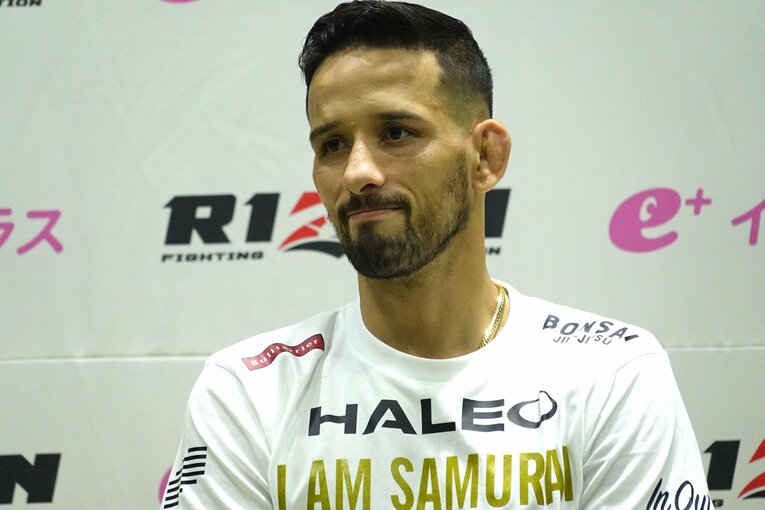 試合後、インタビュールームで悔しさをにじませたクレベル　©Koji Fuse