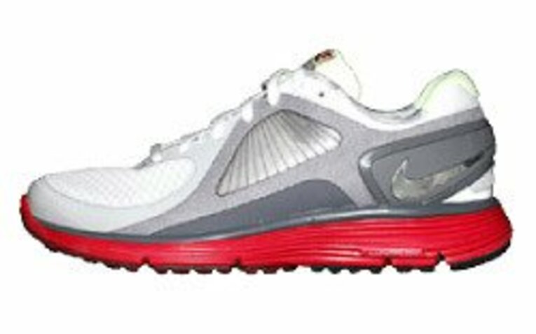 安田美沙子さんがはいているシューズ
「Nikeから11月に発売されるLUNAのエクリプスは足が疲れにくい」