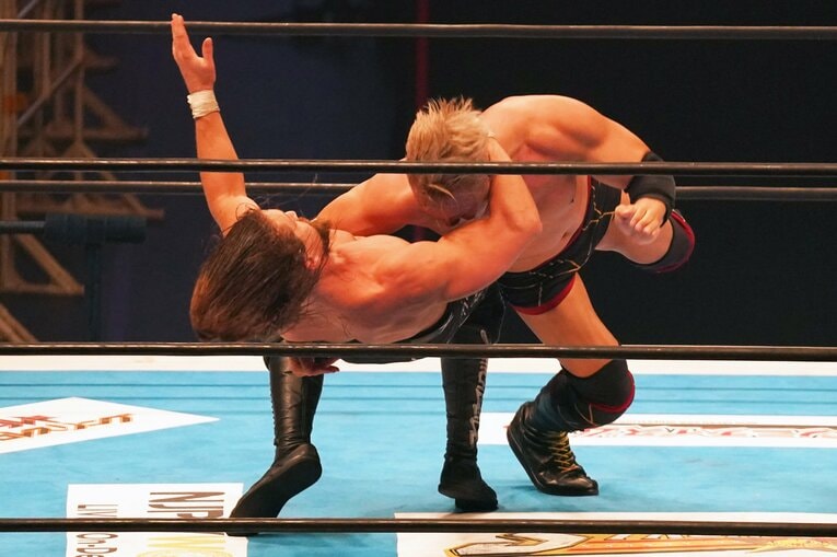 ジェイ・ホワイトのブレードランナーがオカダ・カズチカに炸裂した