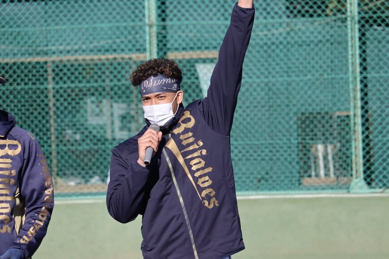 横浜隼人のOB会主催で行われた野球教室。場を盛り上げる宗 ©Yuki Kashimoto