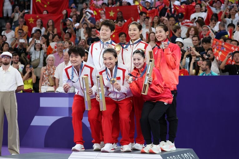 バドミントン女子ダブルスのメダルセレモニー　©Ryosuke Menju/JMPA