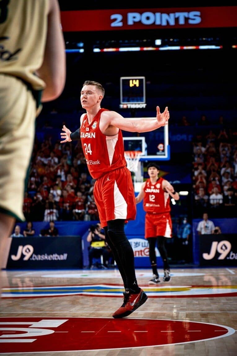 オーストラリア戦でもインサイドを軸に献身的な戦いを見せたジョシュ・ホーキンソン　©FIBA