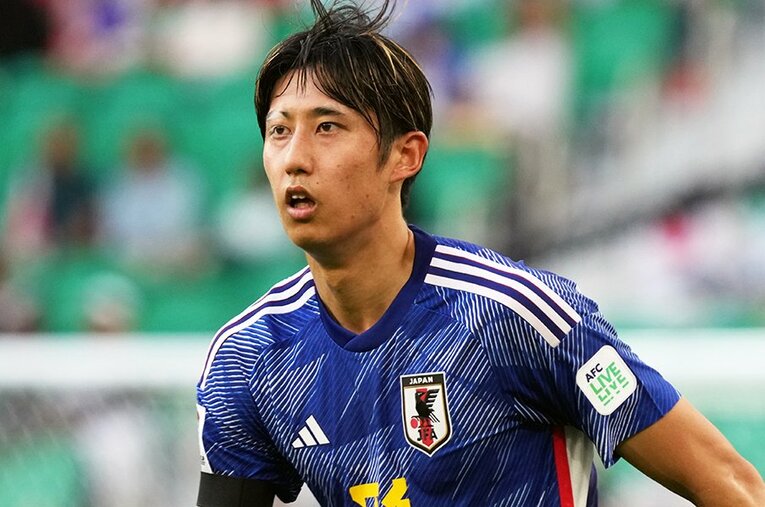 カタールW杯では批判にさらされた伊藤洋輝だが、この1年間で左SBとしての安定感を大きく増している ／ photograph by Etsuo Hara/Getty Images