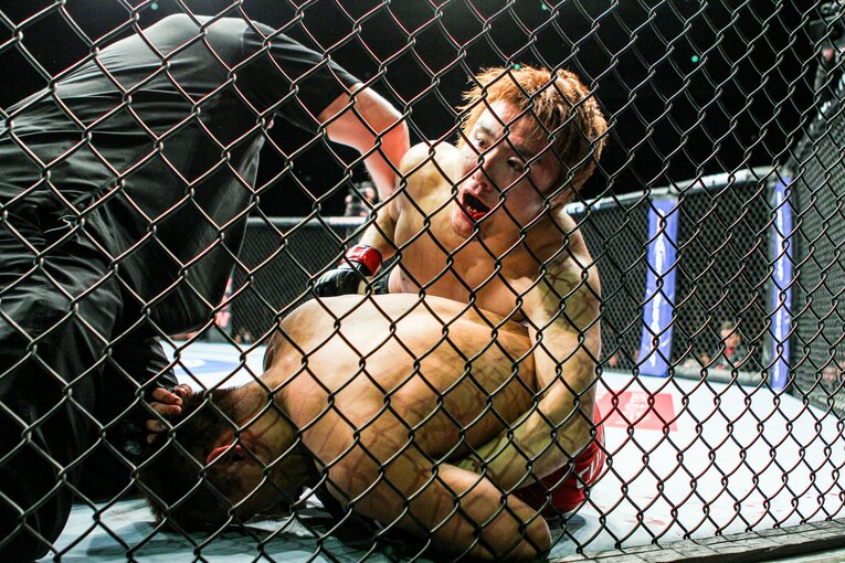 得意のパウンドで見事にスカ勝ちを決めた