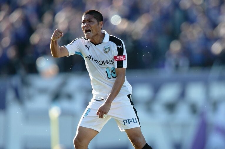 ゴールを決めて雄叫びをあげる川崎フロンターレ時代の大久保嘉人。自身を奮い立たせるために、試合後は感情をむき出しにしていた ／ photograph by Kiichi Matsumoto