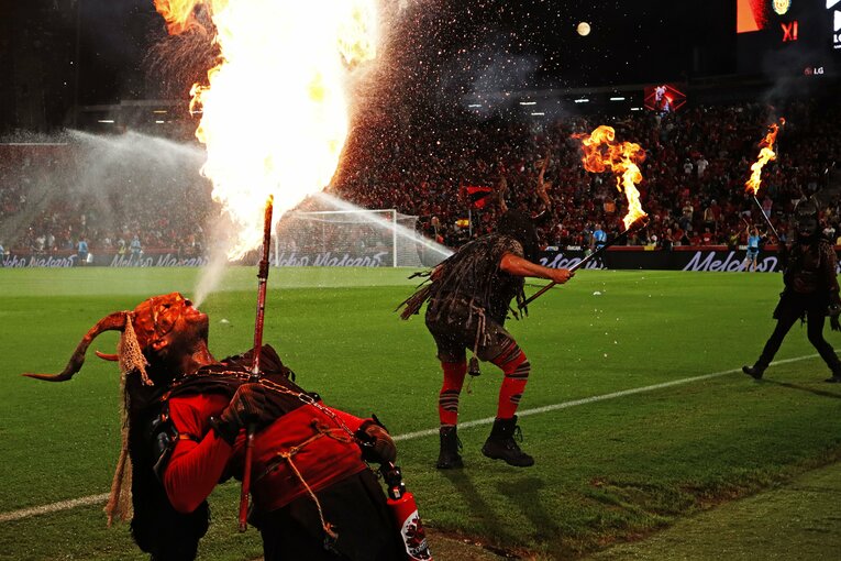 「タクは特別に良かったね！」マドリーが慌てた浅野拓磨の俊足…“久保建英らの古巣”監督とファンが絶賛スペイン初戦をカメラマンは見た(4)