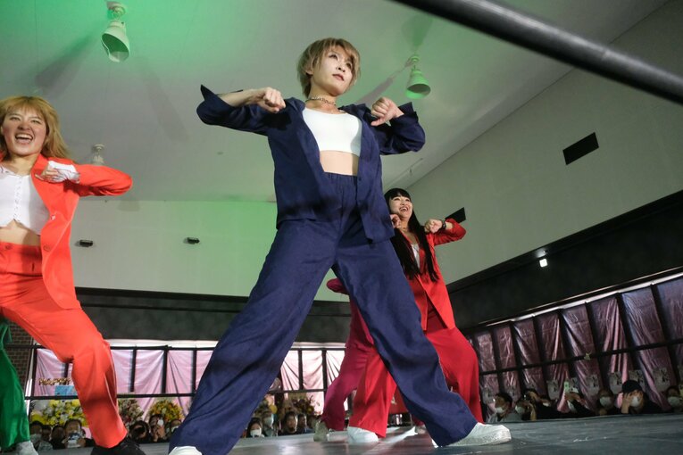 「他では見られない安納サオリだった」人気女子レスラー“3試合出ずっぱり”の凱旋興行に密着「体重が4kg減って…そりゃそうですよね」(65)