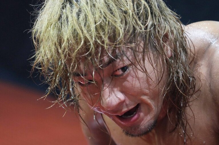 8月5日、大阪府立体育館。『G1 CLIMAX 33』で準々決勝進出を逃した海野翔太は、目を見開いて悔しさをあらわにした ／ photograph by Essei Hara