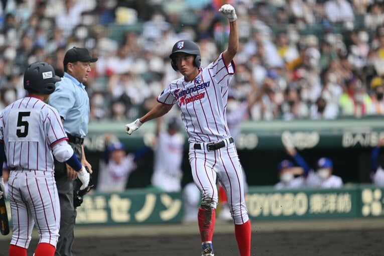 つないでつないで点を取る。下関国際はまさに一般的にイメージする“高校野球らしい戦い方”だ　©Hideki Sugiyama