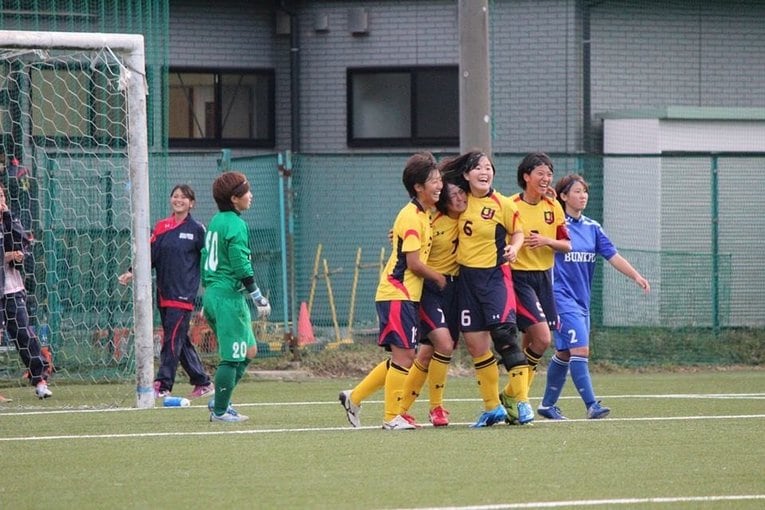 大学時代、筆者のゴールに歓喜する下山田ら©Fumina Nakazaki