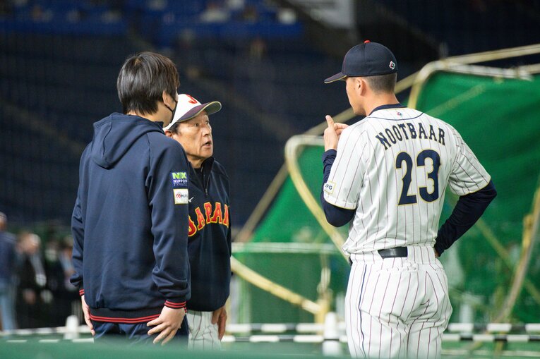 日本で直接顔を合わせた水原通訳、栗山英樹監督、ヌートバーの3人　©Nanae Suzuki