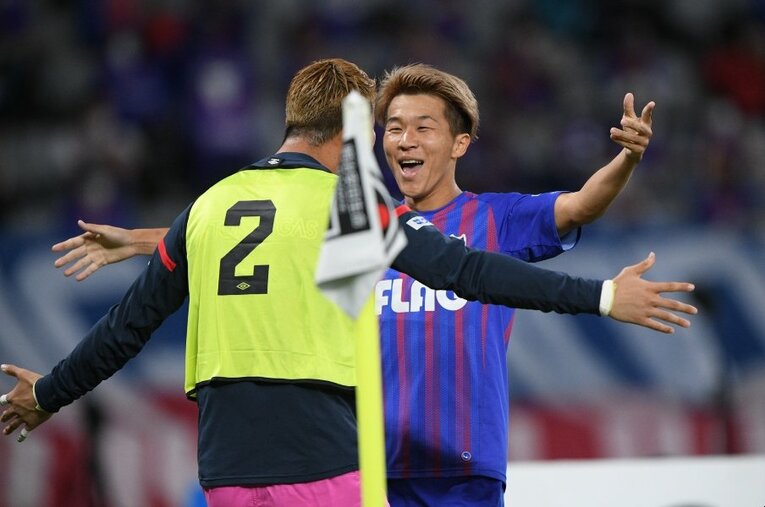 そのスピードで相手ゴールを陥れる永井謙佑。対峙するDF陣たちに聞くと、彼の高速プレスにも手を焼いているようだ ／ photograph by J.LEAGUE