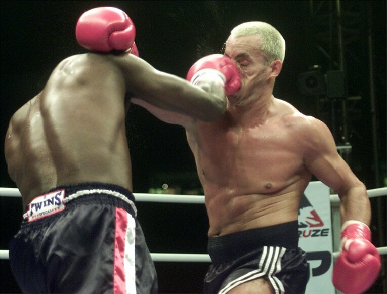 2001年12月8日のホーストvsステファン・レコ戦　©AFLO