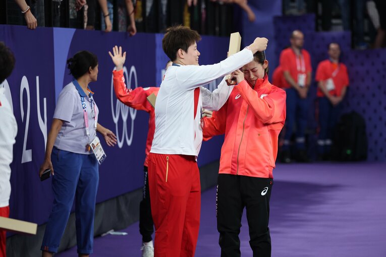 中国選手にメダルを奪われる（？）松山奈未　©Ryosuke Menju/JMPA