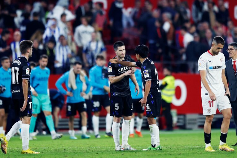 久保建英「脱臼ケガ明け緊急出場」を撮った…W杯へ頼もしい攻撃力と“激論”、気になるのは“ほぼ90分プレー時の疲労感”(39)