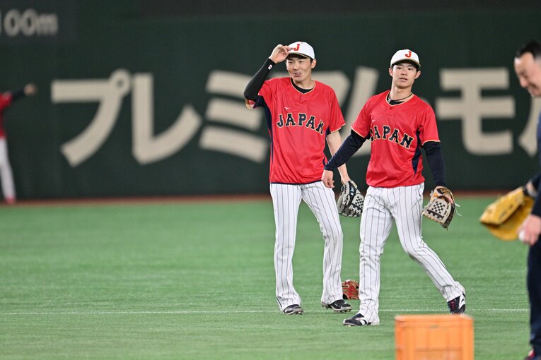 中野と守備練習に参加する源田　©︎Naoya Sanuki