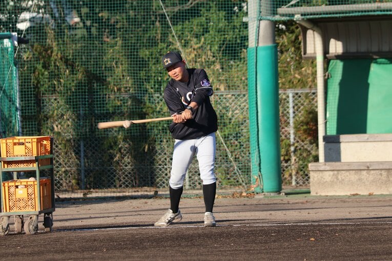 ノックをする平田監督　©Fumi Sawai