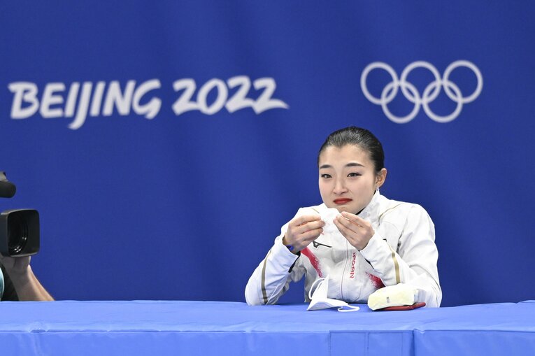 「泣いてる場合じゃない」新女王・坂本花織と中野コーチが守った“フィギュアの品格” 「20年前のスケート」発言のタラソワへ伝えたいこと(35)