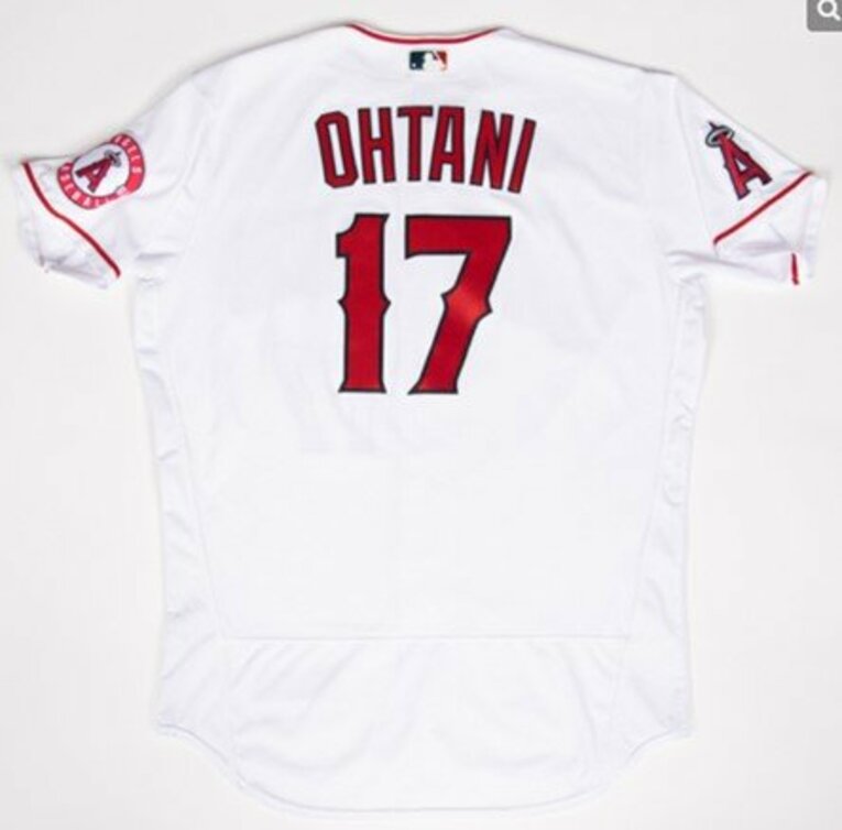 2021年、リアル二刀流の今年、大谷が着用したユニフォーム※MLB Aucitonより