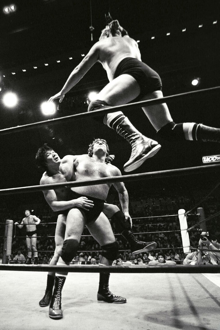 1985年5月24日、神戸。アドリアン・アドニス、ディック・マードック組とWWFインターナショナル・タッグ王座を争う木村、藤波組　©Essei Hara