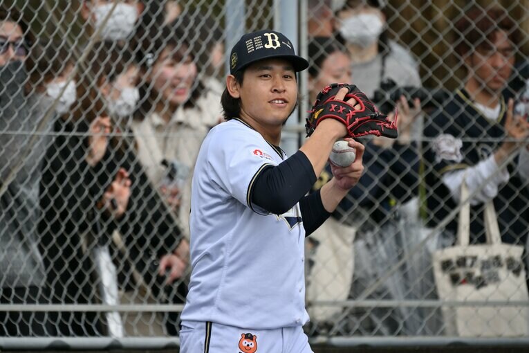 春季キャンプの練習中。生き生きとした表情でボールを追う宮城　©︎Hideki Sugiyama