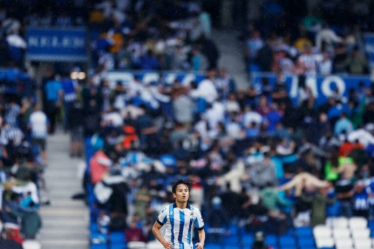 久保建英2ゴールでソシエダスタッフ「なんて日だ！」“動画には映らない”タケの喜怒哀楽…ナゾの“16メッセージ”は本人談「ヒミツです」(14)